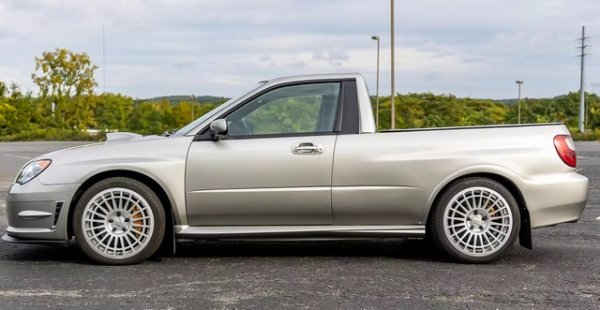 Тази необичайна кола беше продадена на търг от Cars & Bids - за 19 250 долара в САЩ. Автомобилът е базиран на емблематичното Subaru WRX Sti, но е е модифициран от студиото Smyth Performance, което е специализирано в подобни проекти.